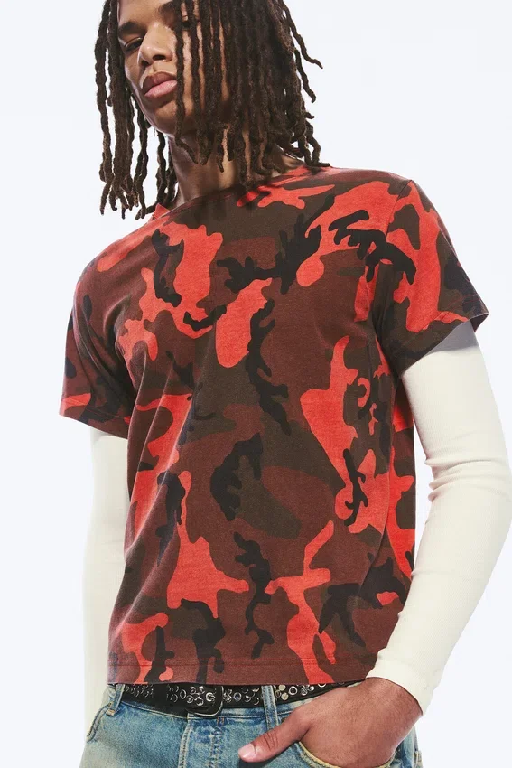 Camiseta encogida de doble capa – Camuflaje rojo Camiseta encogida de doble capa – Camuflaje rojo