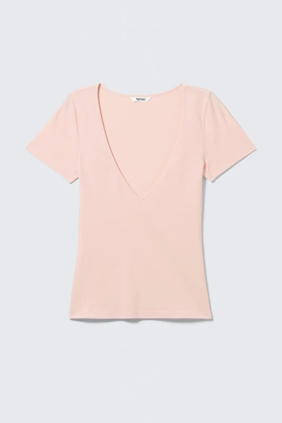 Camiseta entallada con cuello en V profundo – Rosa empolvado Camiseta entallada con cuello en V profundo – Rosa empolvado