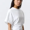Camiseta entallada con drapeado – Blanca Camiseta entallada con drapeado – Blanca