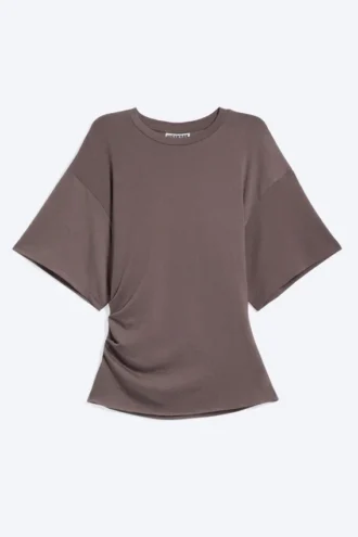 Camiseta entallada con drapeado – Dusty Plum