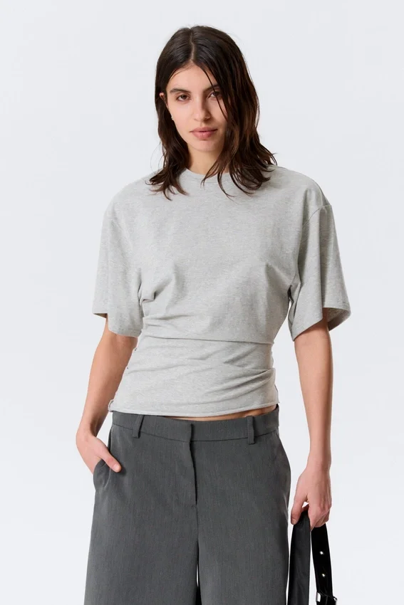 Camiseta entallada con drapeado – Gris jaspeado Camiseta entallada con drapeado – Gris jaspeado