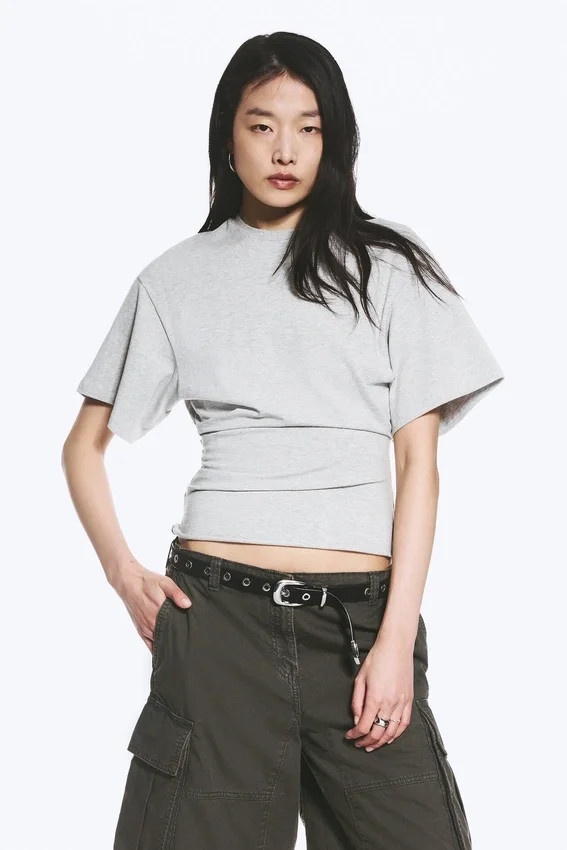 Camiseta entallada con drapeado – Gris jaspeado Camiseta entallada con drapeado – Gris jaspeado