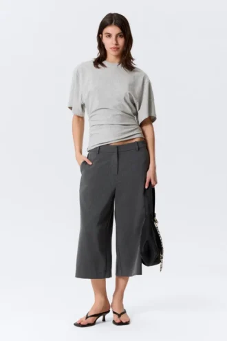 Camiseta entallada con drapeado – Gris jaspeado