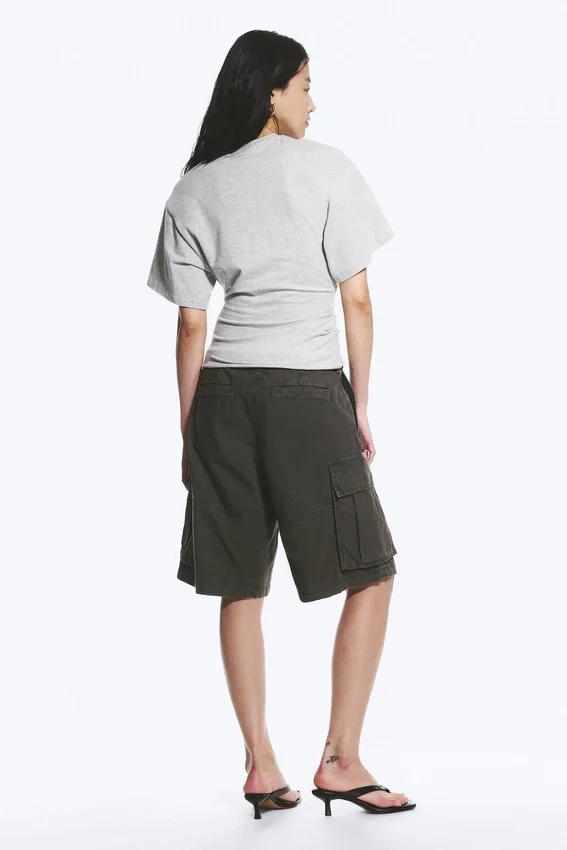 Camiseta entallada con drapeado – Gris jaspeado Camiseta entallada con drapeado – Gris jaspeado