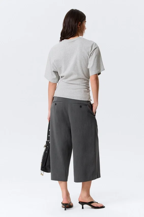 Camiseta entallada con drapeado – Gris jaspeado Camiseta entallada con drapeado – Gris jaspeado
