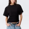 Camiseta entallada con drapeado – Negro Camiseta entallada con drapeado – Negro