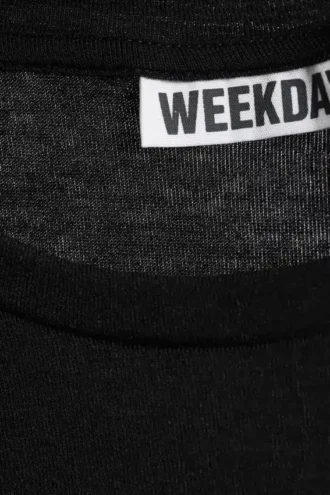 Camiseta entallada con drapeado – Negro