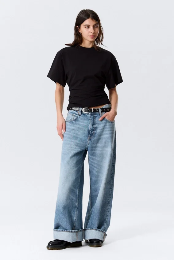 Camiseta entallada con drapeado – Negro Camiseta entallada con drapeado – Negro