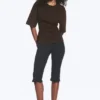 Camiseta entallada con pinzas – Marrón oscuro Camiseta entallada con pinzas – Marrón oscuro