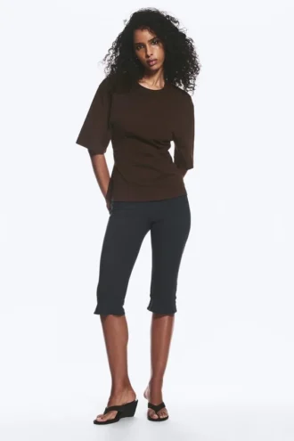 Camiseta entallada con pinzas – Marrón oscuro