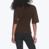 Camiseta entallada con pinzas – Marrón oscuro Camiseta entallada con pinzas – Marrón oscuro