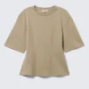 Camiseta entallada con pinzas – Verde caqui claro Camiseta entallada con pinzas – Verde caqui claro