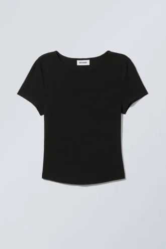 Camiseta entallada de modal con bajo curvo – Negro