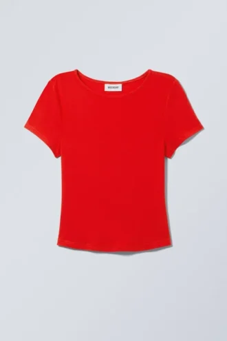 Camiseta entallada de modal con bajo redondeado – Rojo