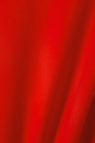 Camiseta entallada de modal con bajo redondeado – Rojo