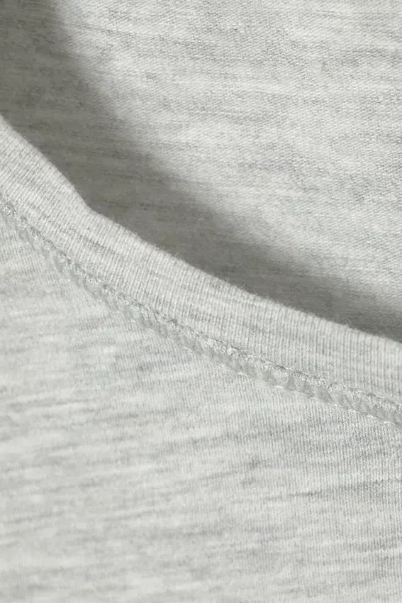 Camiseta entallada – Gris Camiseta entallada – Gris