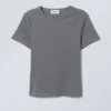 Camiseta entallada – Gris oscuro Camiseta entallada – Gris oscuro