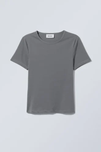 Camiseta entallada – Gris oscuro