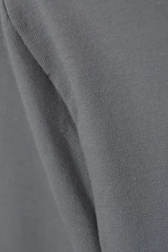 Camiseta entallada – Gris oscuro Camiseta entallada – Gris oscuro