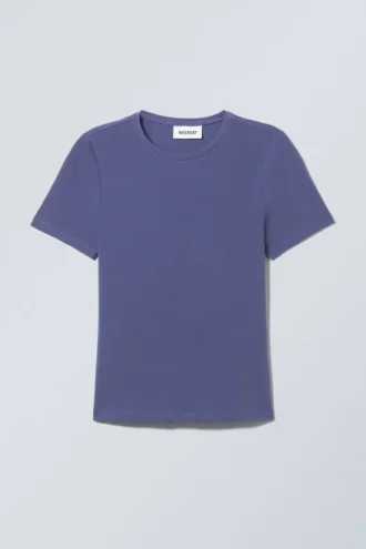 Camiseta entallada – Morada