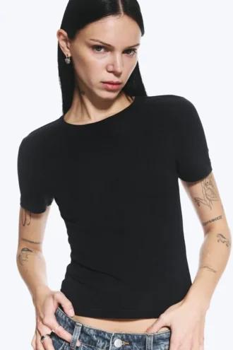 Camiseta entallada – Negro