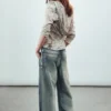 Camiseta estampada con capucha y tachuelas – Dusty Mole Camiseta estampada con capucha y tachuelas – Dusty Mole
