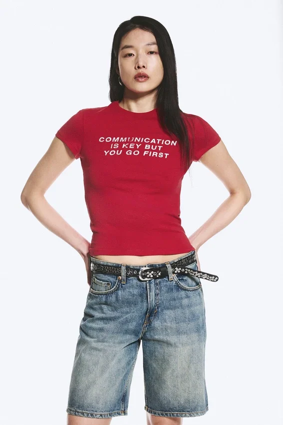 Camiseta estampada de corte recto y pantalón corto – Rojo – Comunicación Camiseta estampada de corte recto y pantalón corto – Rojo – Comunicación
