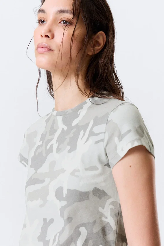 Camiseta estampada de corte recto y pantalones cortos – Blanca – Camuflaje Camiseta estampada de corte recto y pantalones cortos – Blanca – Camuflaje
