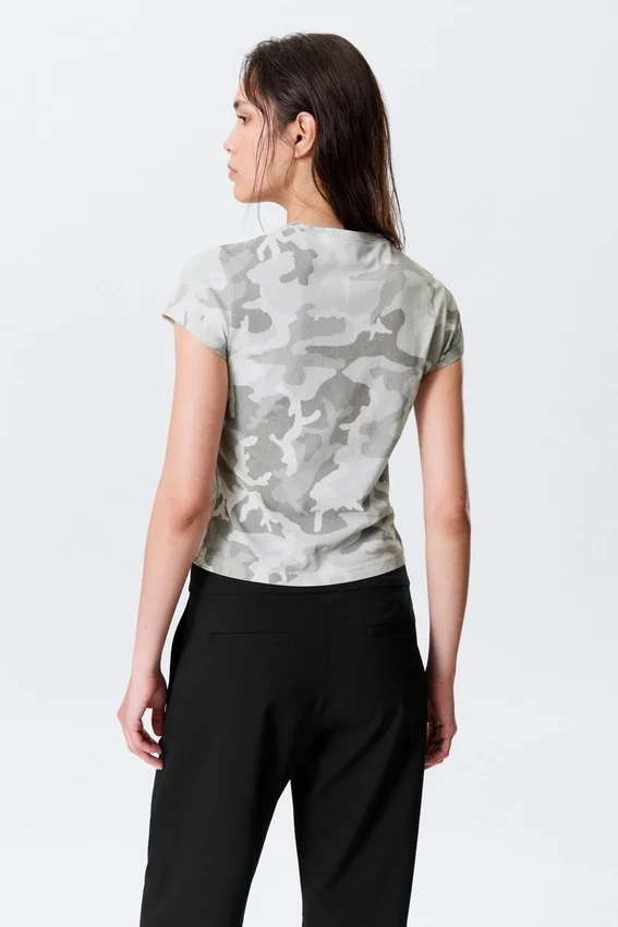 Camiseta estampada de corte recto y pantalones cortos – Blanca – Camuflaje Camiseta estampada de corte recto y pantalones cortos – Blanca – Camuflaje