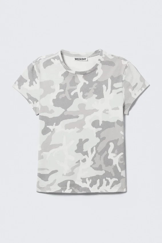 Camiseta estampada de corte recto y pantalones cortos – Blanca – Camuflaje Camiseta estampada de corte recto y pantalones cortos – Blanca – Camuflaje