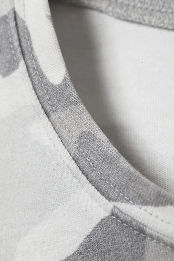 Camiseta estampada de corte recto y pantalones cortos – Blanca – Camuflaje Camiseta estampada de corte recto y pantalones cortos – Blanca – Camuflaje