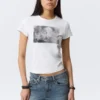 Camiseta estampada de corte recto y pantalones cortos – Blanca – Misty Face Camiseta estampada de corte recto y pantalones cortos – Blanca – Misty Face