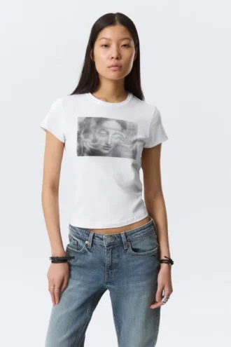 Camiseta estampada de corte recto y pantalones cortos – Blanca – Misty Face
