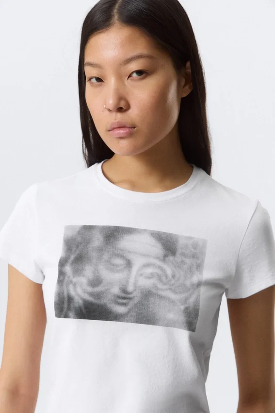 Camiseta estampada de corte recto y pantalones cortos – Blanca – Misty Face Camiseta estampada de corte recto y pantalones cortos – Blanca – Misty Face
