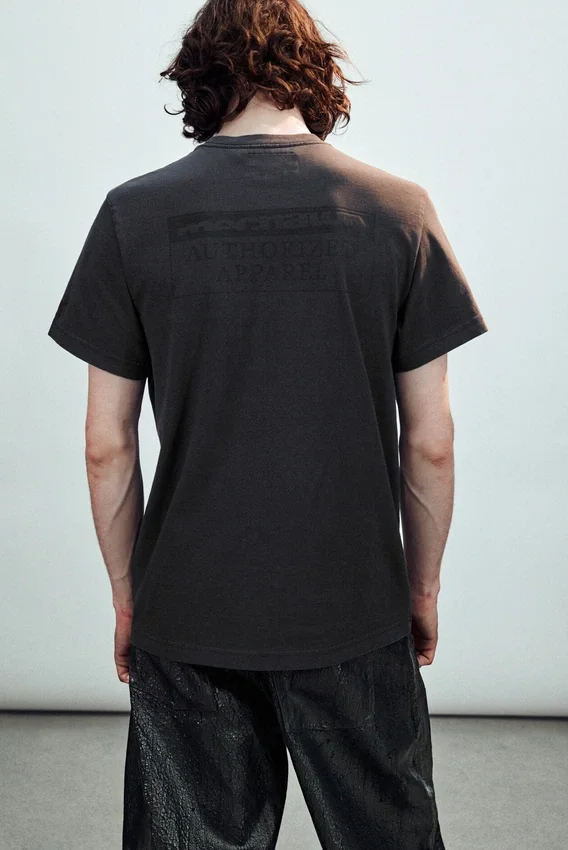 Camiseta estampada Mechatok – Gris oscuro Camiseta estampada Mechatok – Gris oscuro