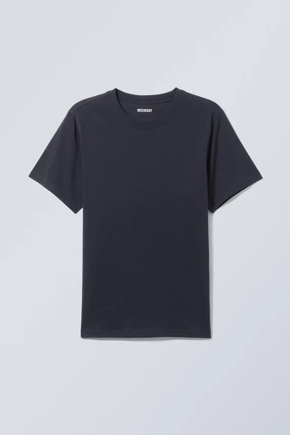 Camiseta estándar de peso medio – Azul oscuro Camiseta estándar de peso medio – Azul oscuro