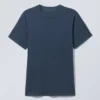 Camiseta estándar de peso medio – Azul oscuro lavado Camiseta estándar de peso medio – Azul oscuro lavado