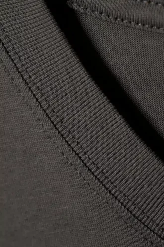 Camiseta estándar de peso medio – Gris oscuro