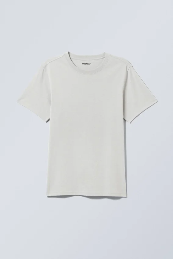 Camiseta estándar de peso medio – Gris polvoriento Camiseta estándar de peso medio – Gris polvoriento