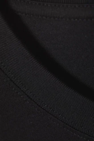 Camiseta estándar de peso medio – Negro