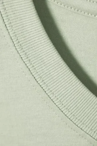 Camiseta estándar de peso medio – Verde pastel