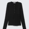 Camiseta Henley ajustada de manga larga – Negro Camiseta Henley ajustada de manga larga – Negro