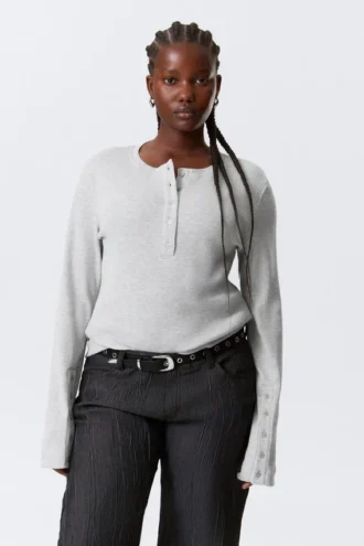 Camiseta Henley de manga larga con tejido de gofre – Gris jaspeado