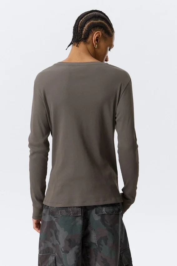 Camiseta Henley de manga larga – Gris oscuro Camiseta Henley de manga larga – Gris oscuro