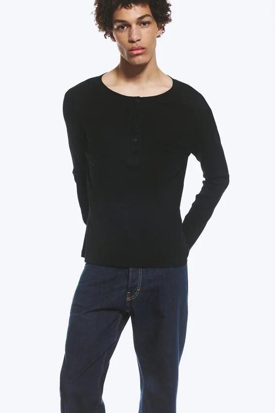 Camiseta Henley de manga larga – Negro Camiseta Henley de manga larga – Negro