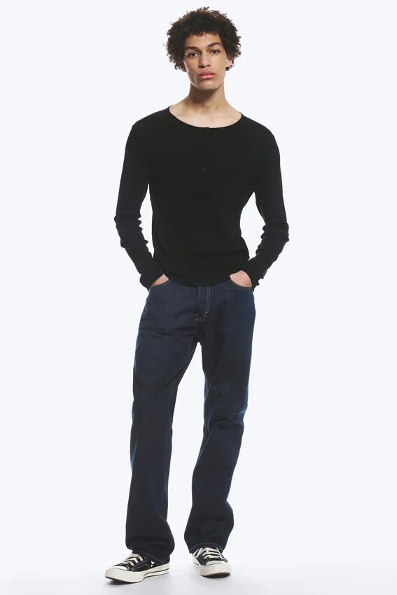 Camiseta Henley de manga larga – Negro Camiseta Henley de manga larga – Negro
