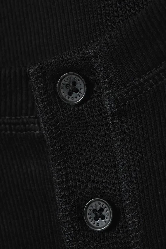 Camiseta Henley de manga larga – Negro Camiseta Henley de manga larga – Negro