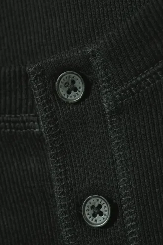 Camiseta Henley de manga larga – Verde oscuro