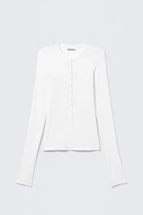 Camiseta Henley entallada de manga larga – Blanca Camiseta Henley entallada de manga larga – Blanca