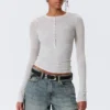 Camiseta Henley entallada de manga larga – Gris jaspeado Camiseta Henley entallada de manga larga – Gris jaspeado